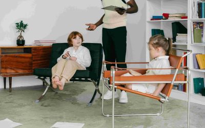 Psihoterapia pentru copii și adolescenți se confruntă cu multiple provocări specifice, diferențiindu-se semnificativ de cea destinată adulților