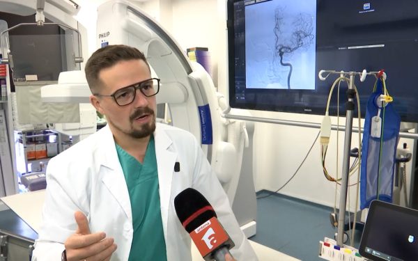 Un neurochirurg vindecă trupul și sufletul: povestea unui medic excepțional din România