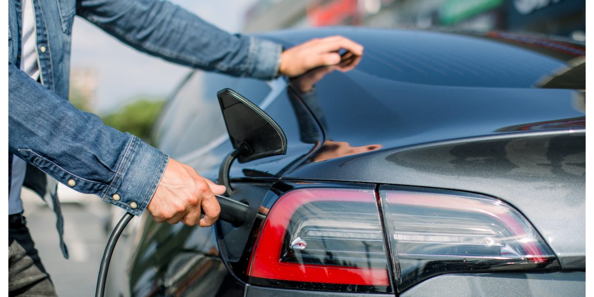 Primăria Capitalei a confirmat că eliminarea gratuității la parcare pentru mașinile hibride este în concordanță cu legislația în vigoare