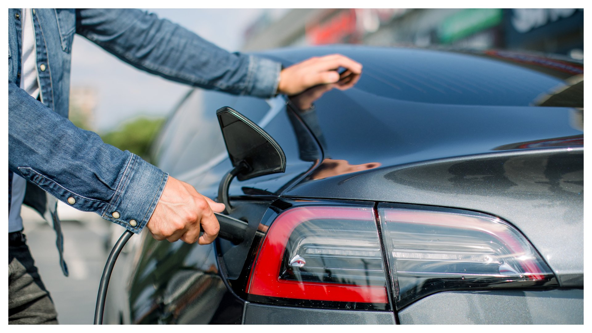 Primăria Capitalei a confirmat că eliminarea gratuității la parcare pentru mașinile hibride este în concordanță cu legislația în vigoare