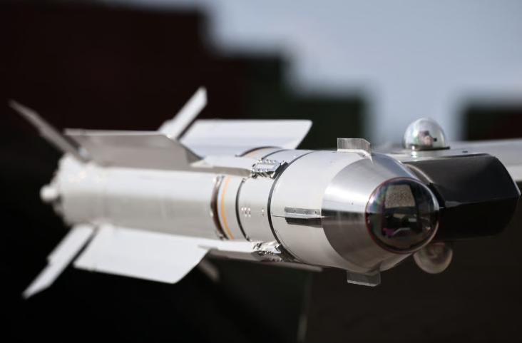 Franța își va aloca până în 2030 un buget de 280 de miliarde de euro pentru apărare, incluzând investiții semnificative în drone kamikaze și în dezvoltarea de noi sisteme de rachete