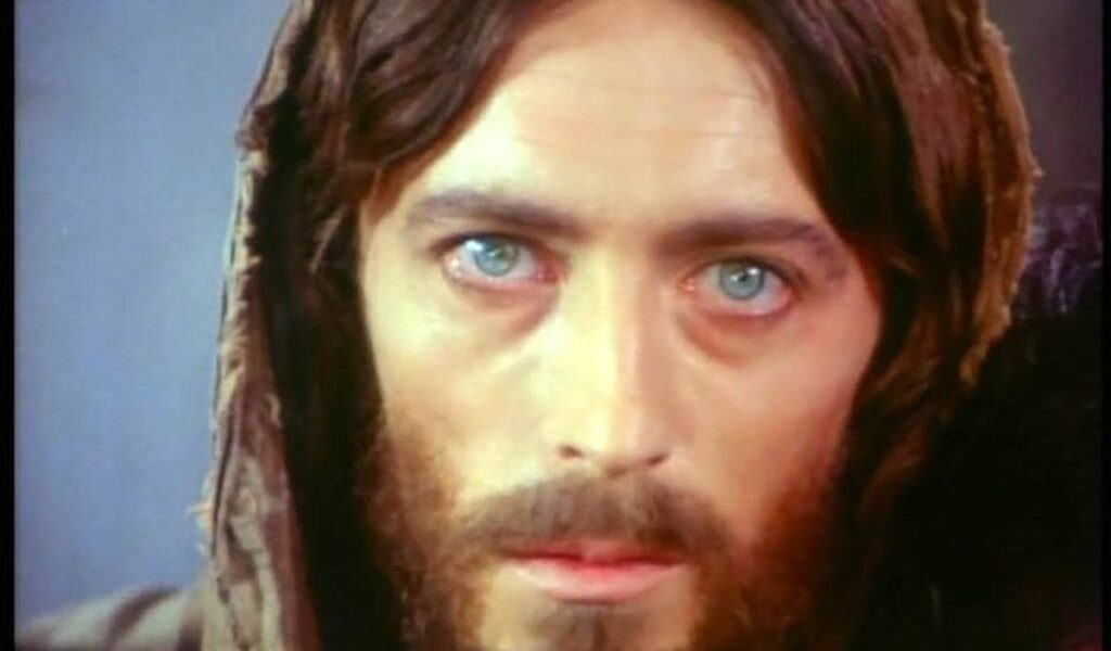 Blestemul lui Iisus: Actorul Robert Powell, la un pas de moarte pe cruce