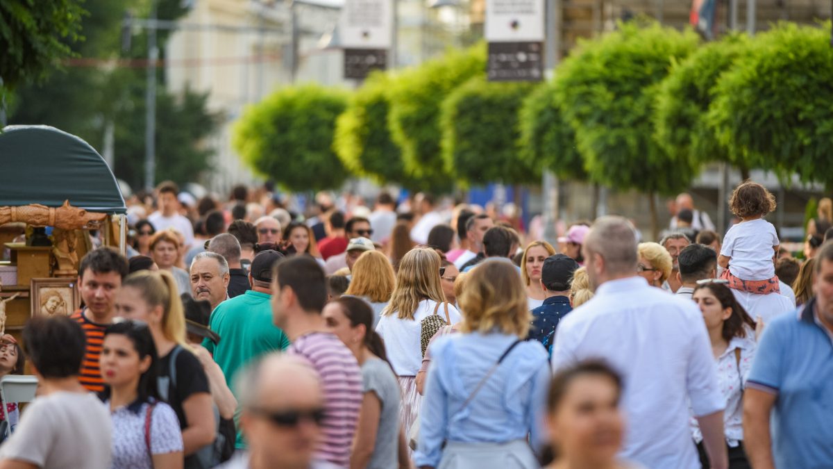 Unde-și găsesc românii cele mai grase salarii? Topul uriașelor venituri