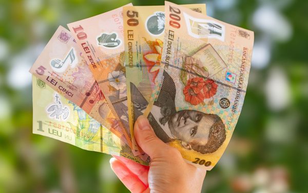 Avertisment: Ce e "Lista Rușinii" și cum ocolesc românii riscul listării