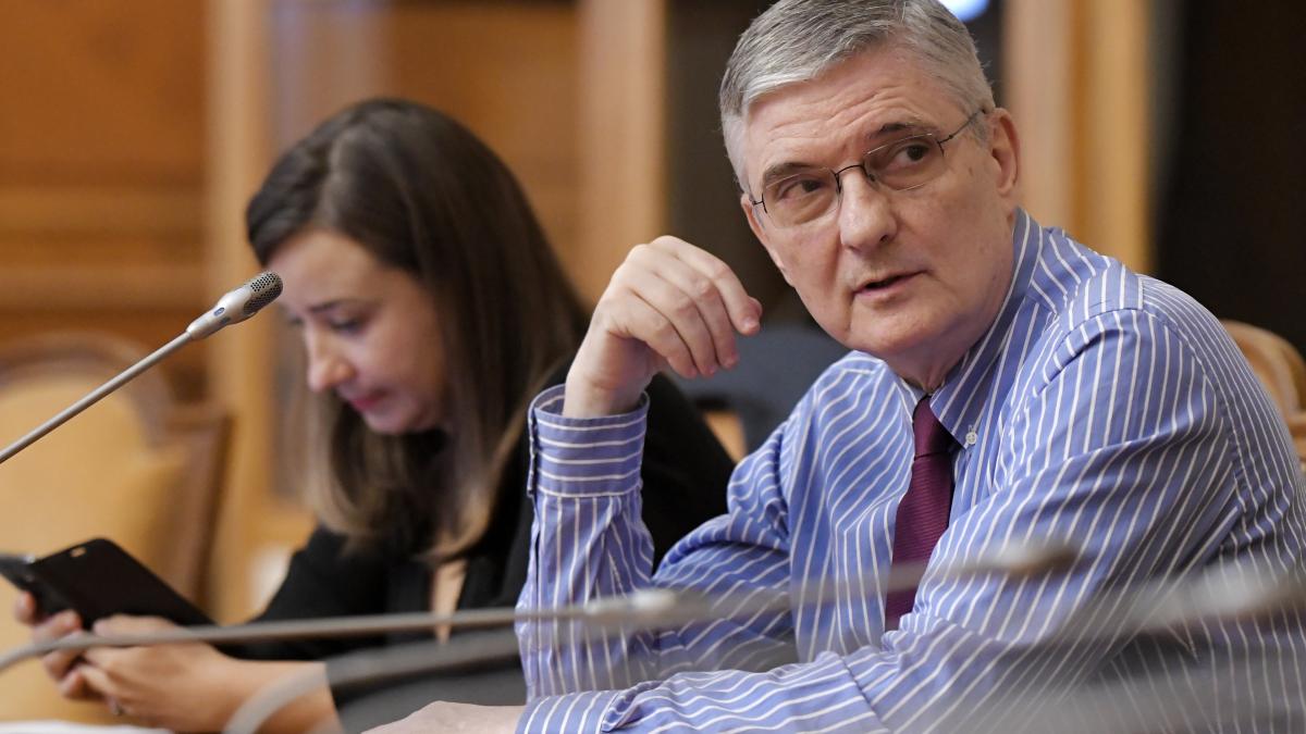Președintele Consiliului Fiscal, Daniel Dăianu, avertizează asupra riscului ca România să intre în recesiune în condițiile actuale, generate de scumpiri în lanț cauzate de războiul din Iran