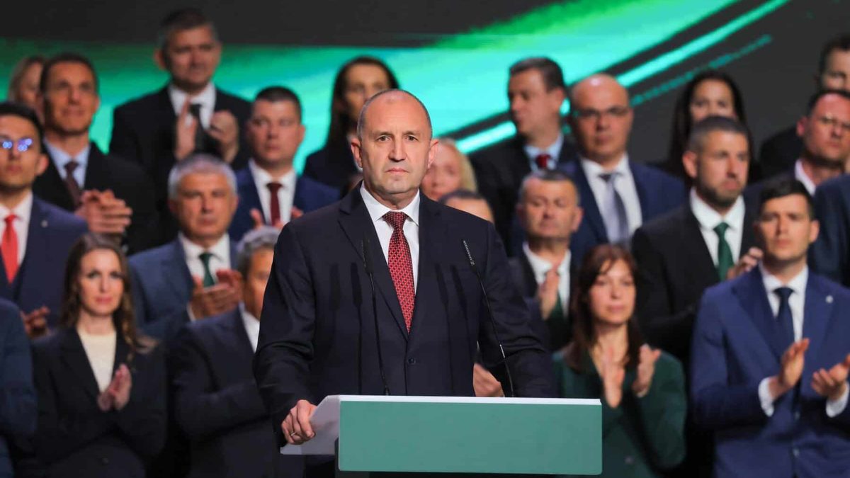 Radev, felicitat de Europa, deși e pro-Rusia: Cum a câștigat Bulgaria?