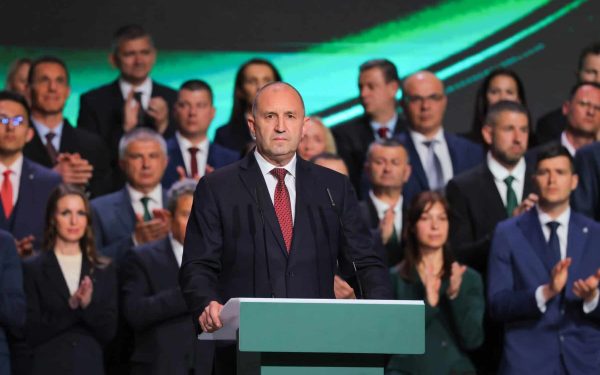 Radev, felicitat de Europa, deși e pro-Rusia: Cum a câștigat Bulgaria?