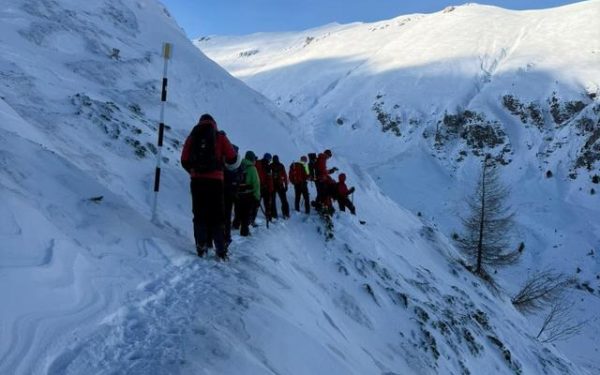 Avertisment Salvamont Brașov: Pericol de viituri și versanți abrupți pentru turiști