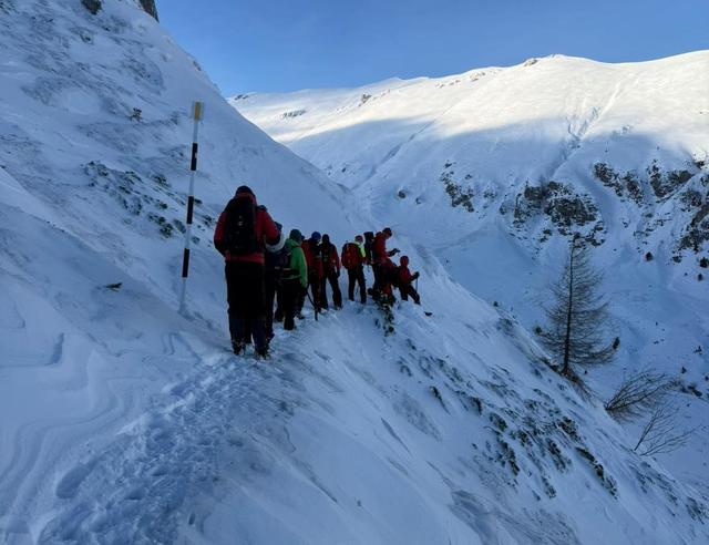 Avertisment Salvamont Brașov: Pericol de viituri și versanți abrupți pentru turiști