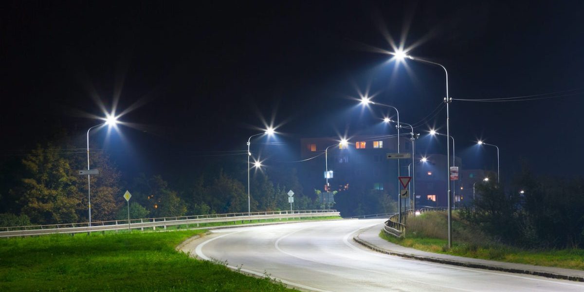 Primarul comunei Sânpetru de Câmpie, inculpat pentru furt de energie electrică Primarul comunei Sânpetru de Câmpie, Spiru Șerban Crăciun, a fost inculpat pentru trei infracțiuni de furt și două de instigare, în legătură cu utilizarea unor instalații clandestine pentru furt de energie electrică