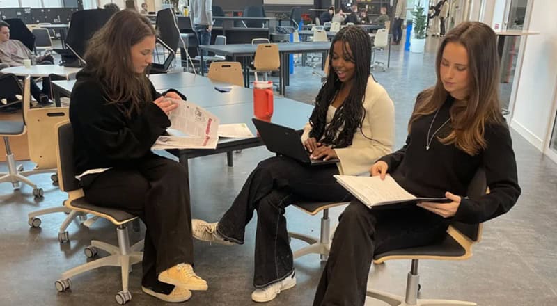 Școlile din Suedia, REVOLUȚIE: Revin la manuale și scris de mână, alarmant pentru elevi