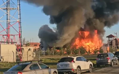 Un incendiu puternic a izbucnit marți dimineață la o biserică din lemn din Săcălaz, județul Timiș, chiar în timpul Săptămânii Mari