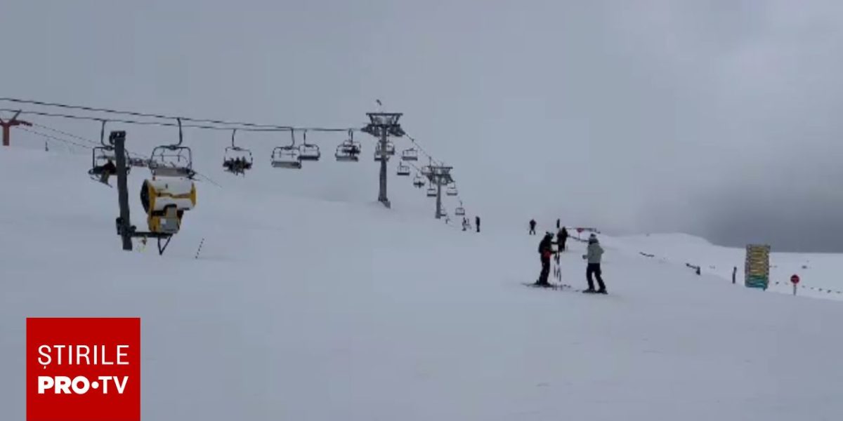 Pârtiile la 2000, deschise de Paște. Zăpada „impecabilă” așteaptă schiorii
