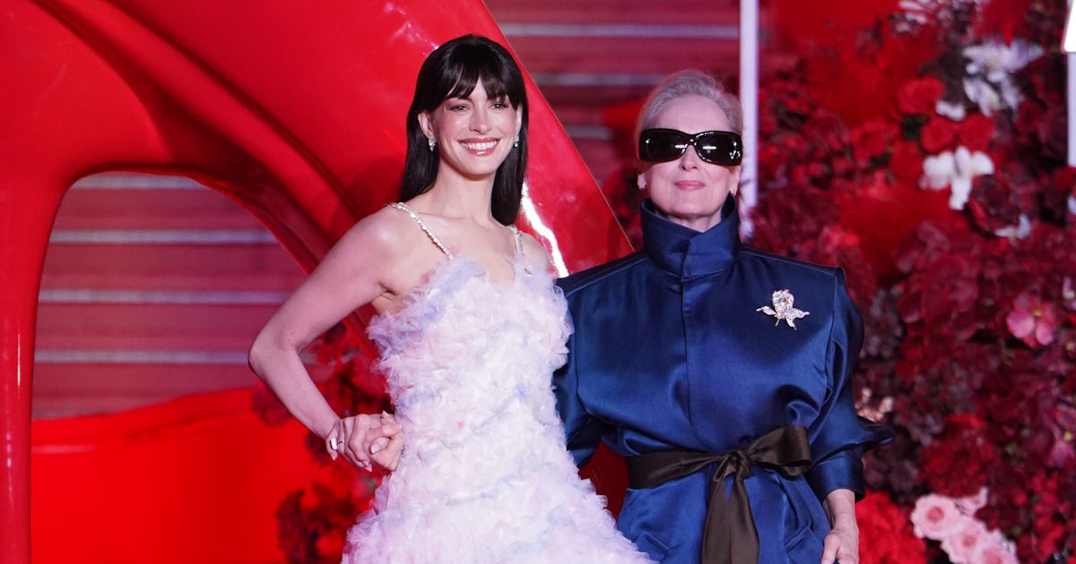 HATHAWAY și STREEP, "diavolițe" pe covorul roșu: Zeci de secrete ascunse