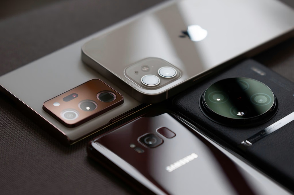 Piața de smartphone-uri, creștere timidă în 2026, cu obstacole majore