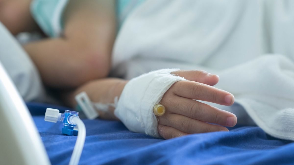 Seringi refolosite: copii infectați cu HIV într-un spital. Șoc în România