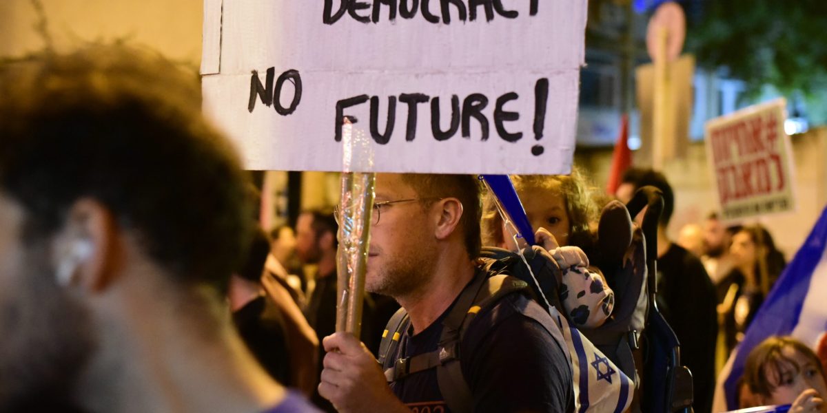 Ce mai face DEMOCRAȚIA în lume? România, sub lupa!