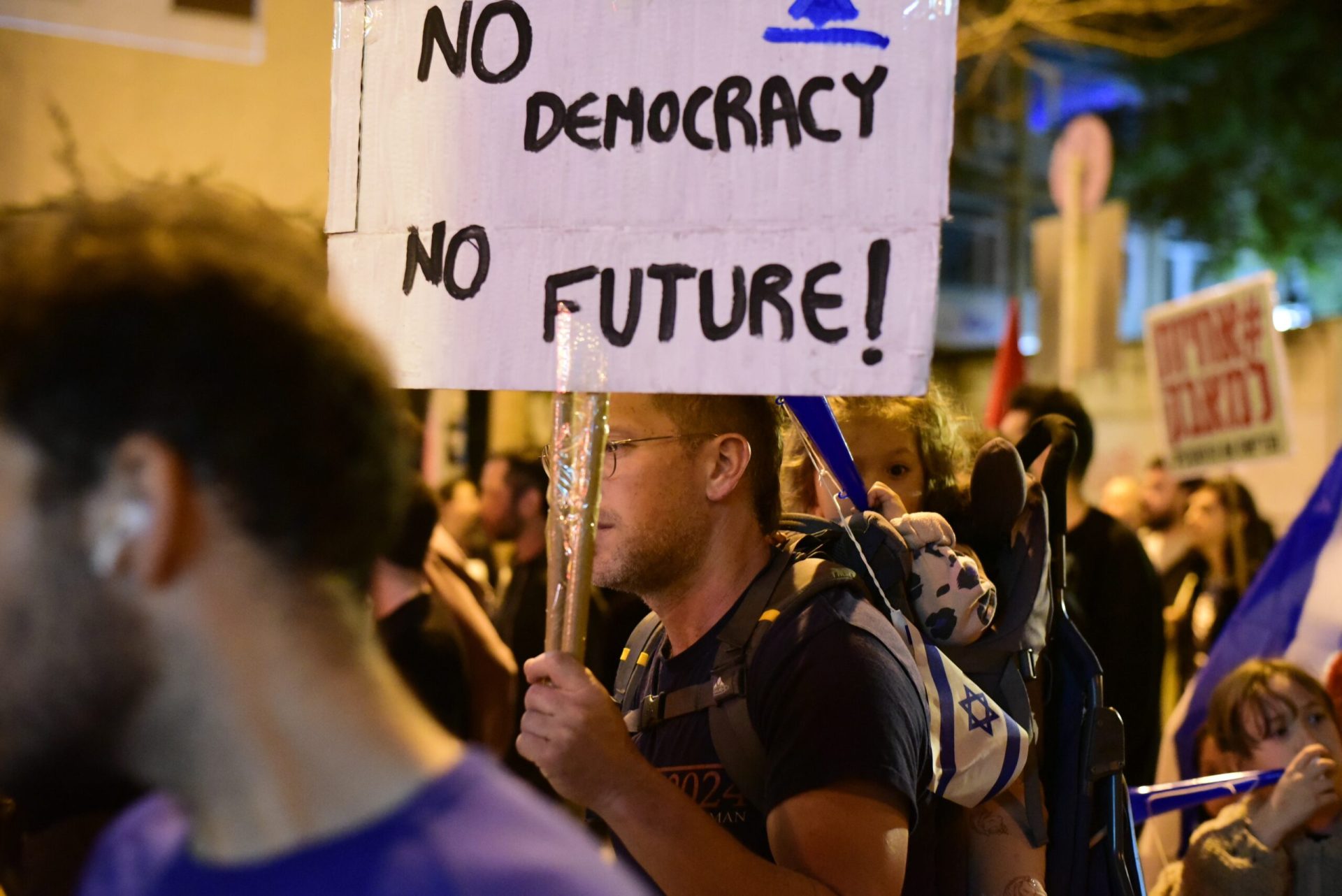 Ce mai face DEMOCRAȚIA în lume? România, sub lupa!
