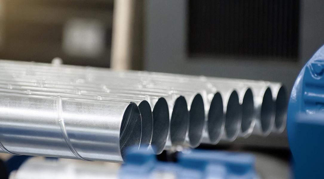 Interpipe, grupul ucrainean controlat de miliardarul Victor Pinchuk, a decis să își extindă prezența în România, achiziționând fabrica ArcelorMittal Tubular Products din Roman