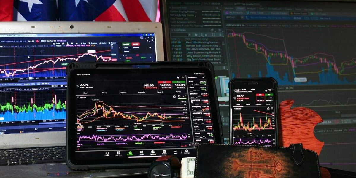 Prețul petrolului s-a prăbușit drastic miercuri, în urma anunțului președintelui american Donald Trump privind un armistițiu cu Iranul