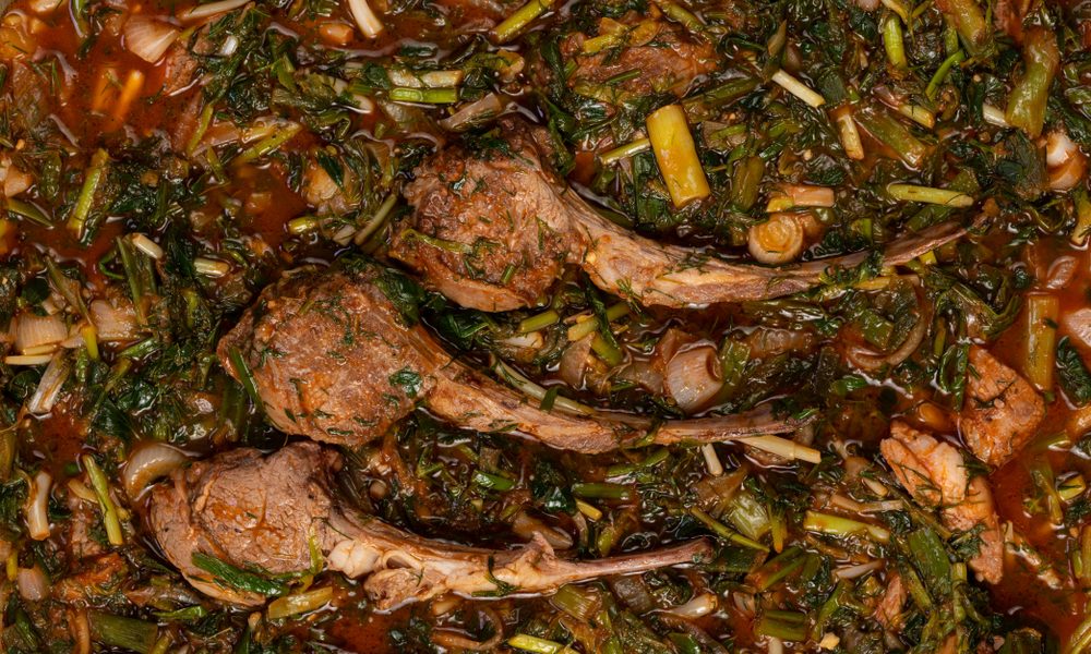 Miroase a Paște! Rețeta de stufat de miel care-ți umple casa de arome