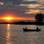 Un „studio plutitor” aduce arta tinerilor din Marea Britanie