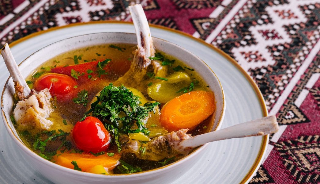 Ciorba de miel „a la Radu Anton” a devenit un deliciu culinar nelipsit de pe mesele românilor, în special în perioada sărbătorilor pascale