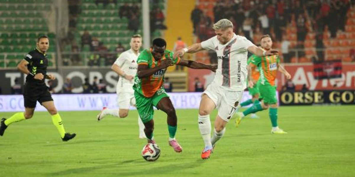 Gaziantep FK și Alanyaspor au încheiat partida de sâmbătă seară fără goluri, scor 0-0, într-un meci disputat pe stadionul Gaziantep Büyükşehir