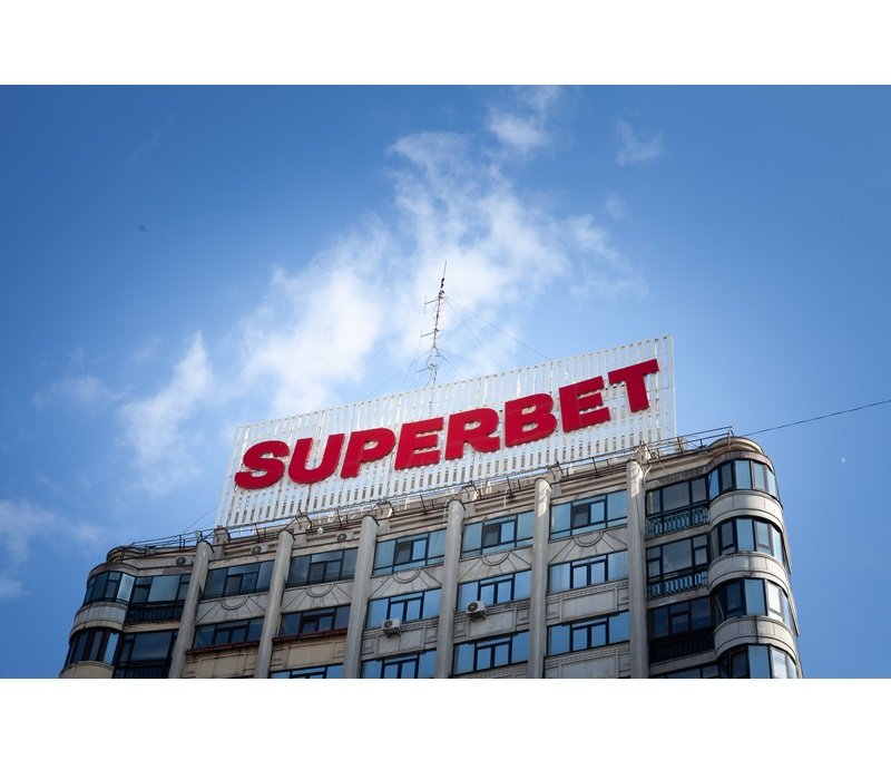 Peisajul industriei de pariuri sportive din Europa de Sud-Est a cunoscut în ultimii ani o transformare semnificativă, datorită extinderii companiilor locale și internaționale care doresc să capitalizeze pe creșterea economică și interesul crescut pentru sport