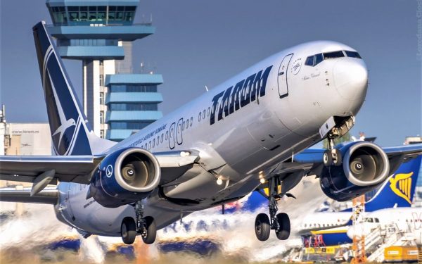 Sindicatul TAROM, PROTEST uriaș în Piața Victoriei: Guvernul, acuzat de distrugere