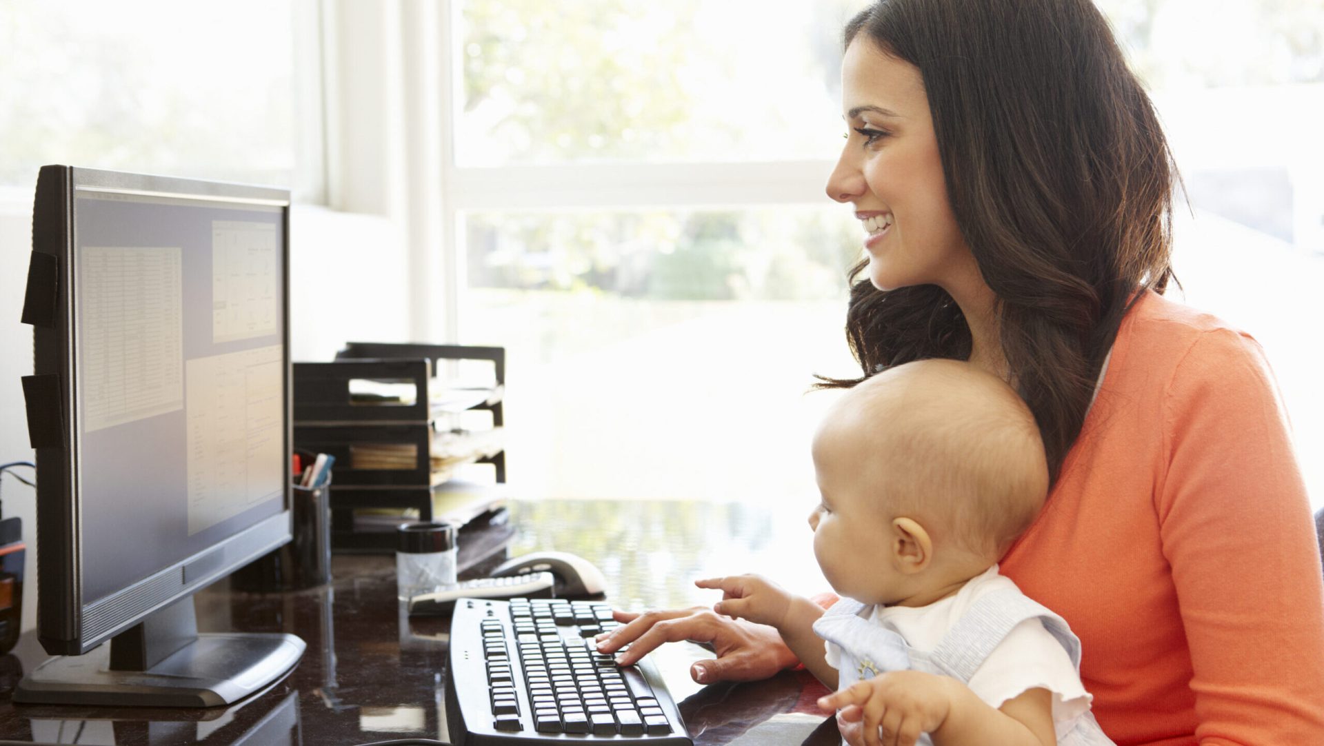 Bani pentru mame: Cine primește stimulentul de inserție? Detalii