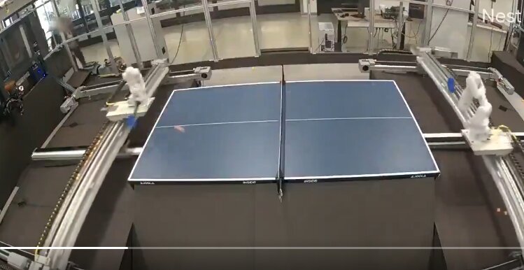 Robotul spulberă jucătorii de tenis de masă: Reacții incredibile