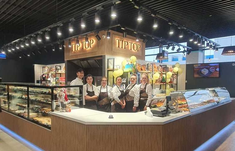 Tip Top readuce aroma copilăriei: Cofetăria emblematică din București se redeschide