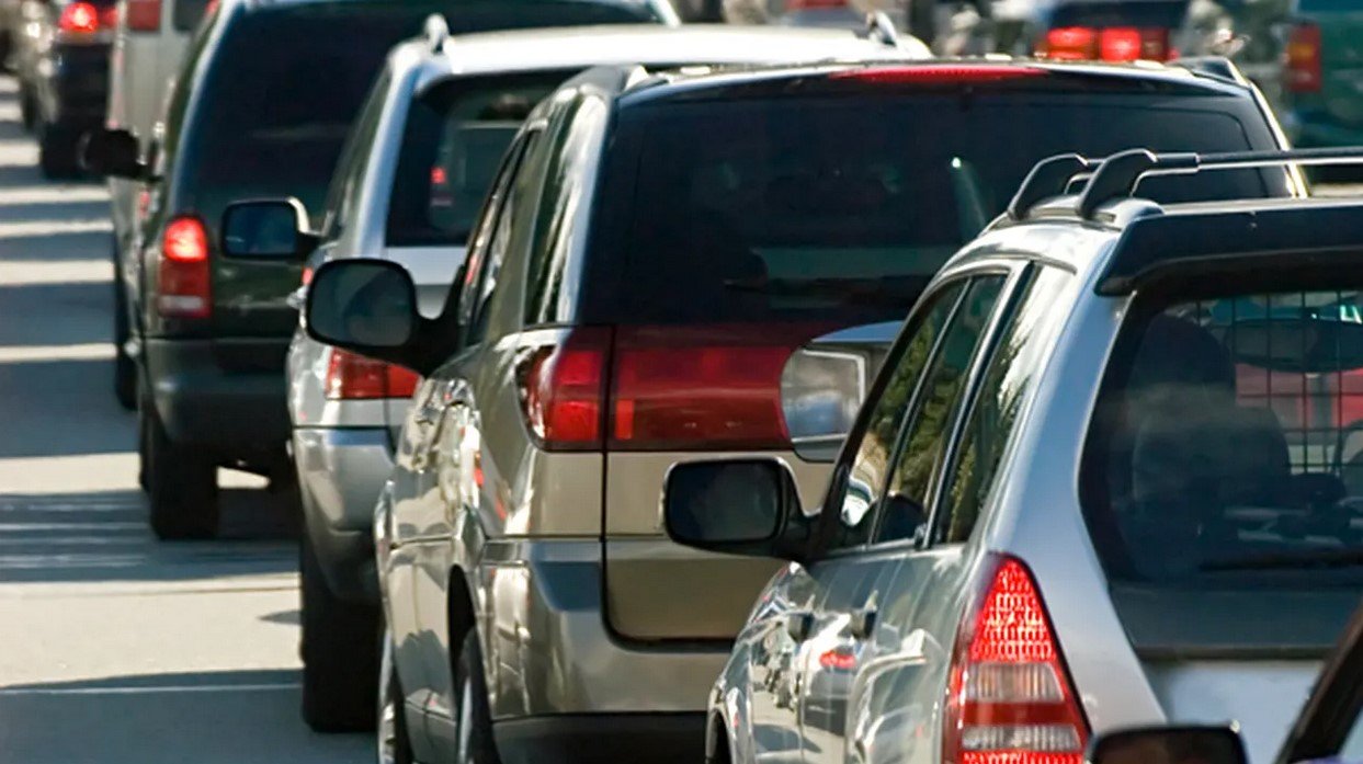 Aglomerație infernală pe A1 și DN1: Weekendul începe cu mari probleme în trafic!