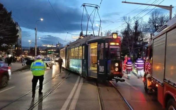 Tramvai lovit la Timișoara: Șofer, 73 de ani, rănit în urma accidentului