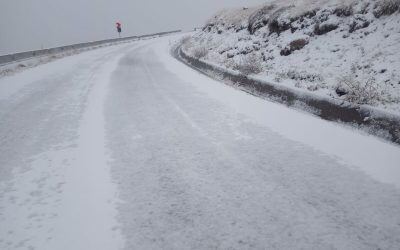 Utilajele de deszăpezire au intervenit joi pe mai multe drumuri naționale din România, din cauza ninsorilor și a stratului de zăpadă format