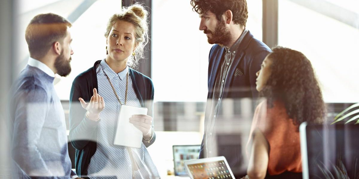 Tinerii pleacă din România: Miliarde irosite în educație