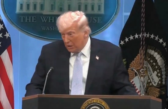 Trump amenință China: Taxe vamale de 50% dacă vinde arme Iranului