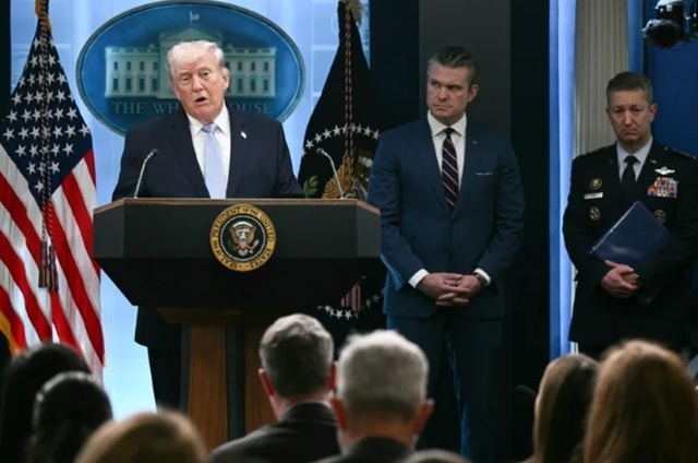 Operațiunea de salvare a aviatorilor americani în Iran a dus la pierderi materiale și victime Statele Unite au raportat luni o operațiune militară complexă și extrem de periculoasă în Iran, pentru salvarea a doi aviatori americani care s-au catapultat din avioane în timpul unui incident aerian