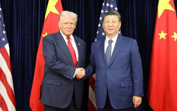 Trump, acord cu China: Deschide Strâmtoarea Ormuz. Xi promite, "îmbrățișări"