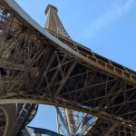 O bucată din scara Turnului Eiffel, scoasă la licitație la Paris