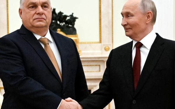 Parisul anunță: Putin, lovit în inima UE. Orban, "calul troian", învins