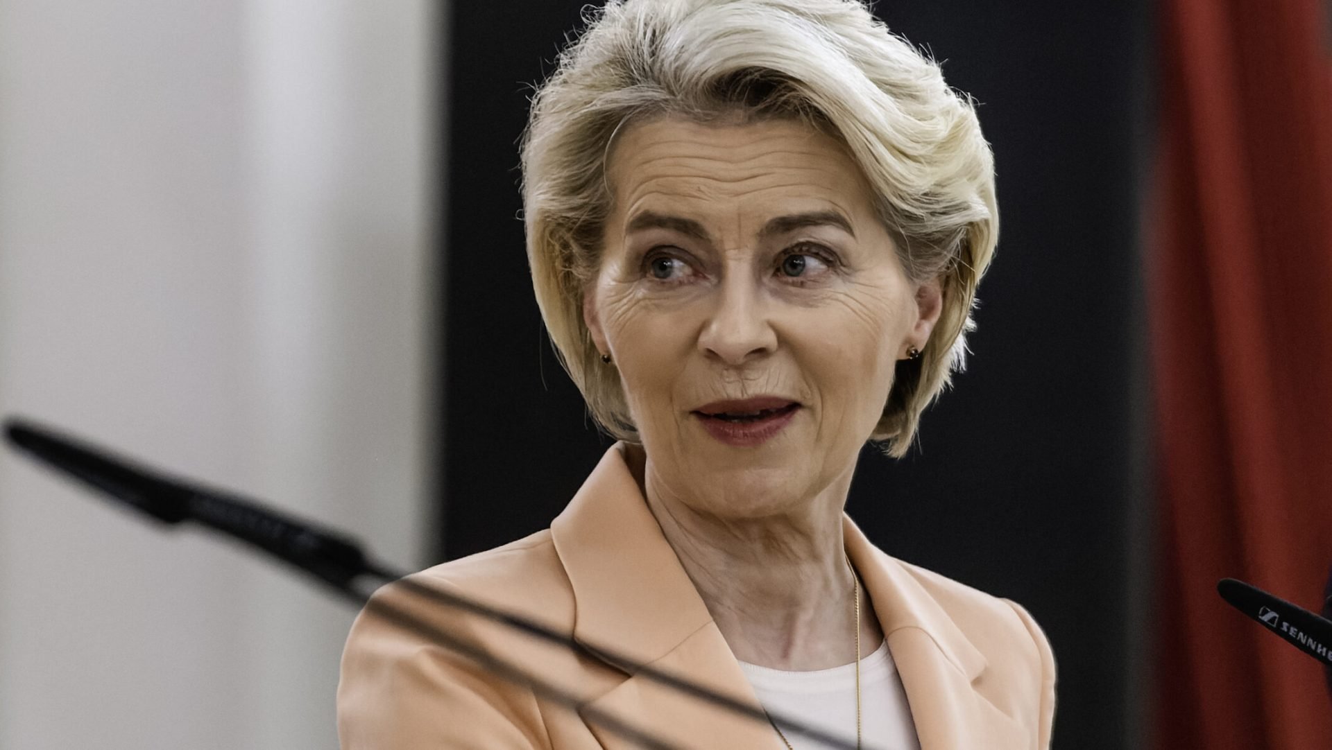 Europa, în șoc după Ungaria: Ursula von der Leyen jubilează după Magyar