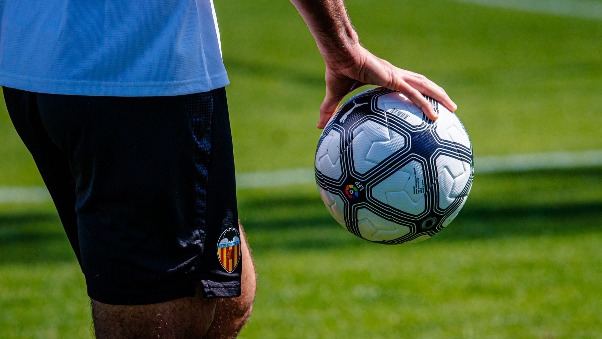 valencia, debut spectaculos în sezonul retro cu elche în laliga