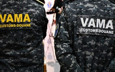 Echipele mobile ale Vămii Timișoara au confiscat articole de îmbrăcăminte în valoare de peste 3 milioane de lei, în urma unui control efectuat asupra unui automarfar care transporta mărfuri din Turcia către Olanda