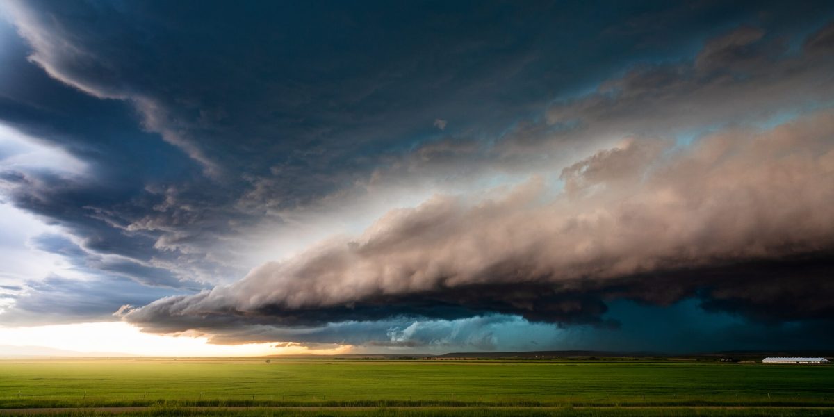 Vreme capricioasă în România: Ploi, vânt și ninsoare la munte sâmbătă