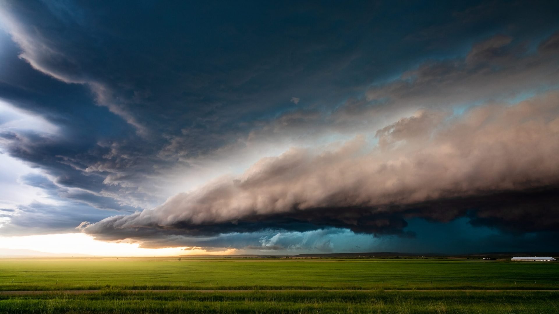 Vreme capricioasă în România: Ploi, vânt și ninsoare la munte sâmbătă