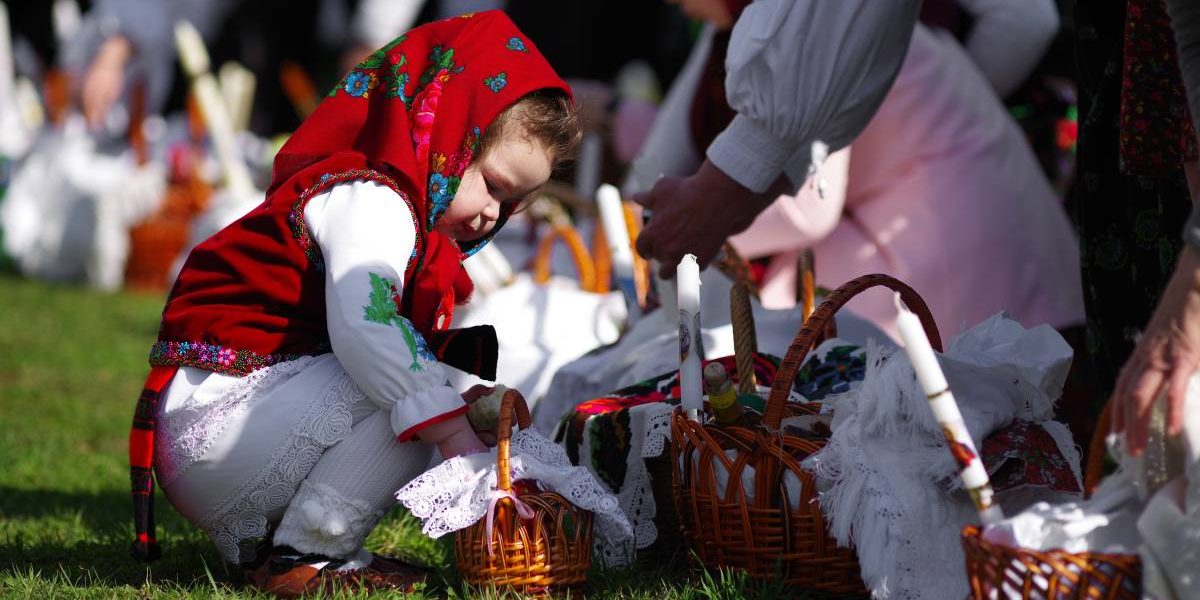 Vinerea Mare, zi de adâncă reflecție pentru creștini, este marcată de restricții severe și tradiții specifice, subliniind suferința lui Iisus Hristos