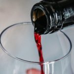 Ce se întâmplă dacă bei vin zilnic? Efecte pe care le ascunde