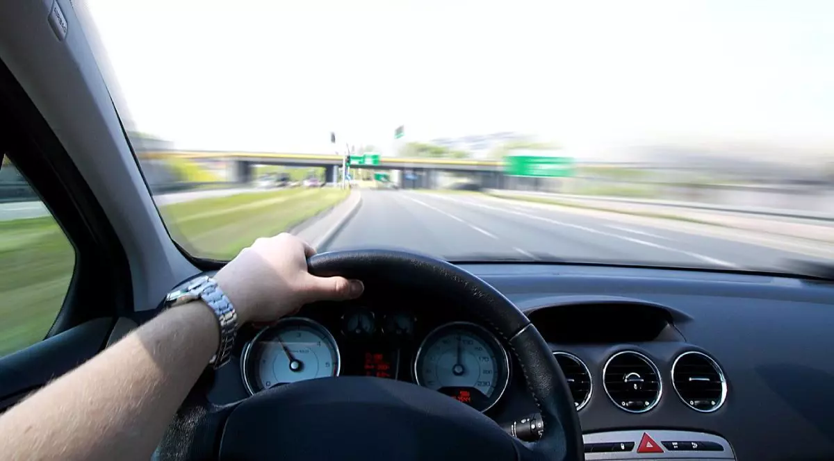 Viteza OPTIMĂ: Cum să faci ECONOMIE la combustibil. 10 lei/100 km